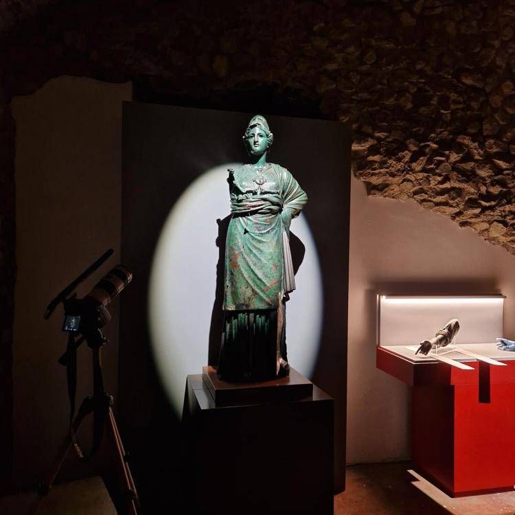 La statua della Minerva torna ad Arezzo