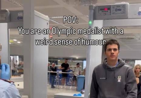 Zamirov e il siparietto all’aeroporto dopo Milano Cortina, suona il metal detector ma è colpa della medaglia