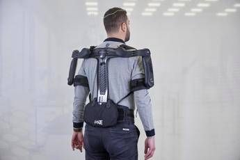Robotica indossabile: Comau lancia MATE-XT GO per l’ergonomia industriale