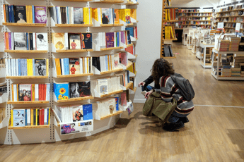 La pirateria 'ruba' un terzo del mercato del libro, vola l'uso dell'Ia soprattutto tra gli studenti