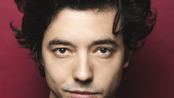 Al teatro Off Off di Roma Guglielmo Poggi in scena con 'Stanno arrivando'