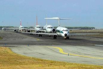 Aerei, sindacati confermano scioperi: "Proclamati da tempo". Convocazione al Mit