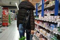 Spesa al supermercato (Fotogramma)