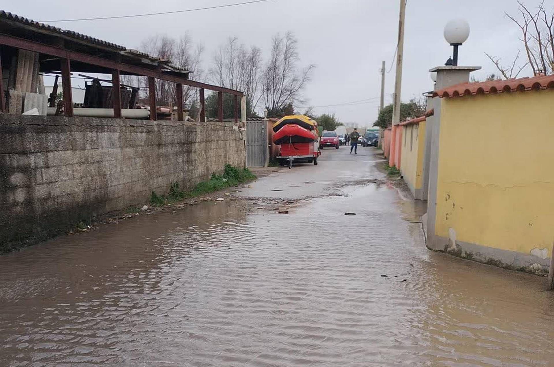 Mareggiata alla foce del Tevere, evacuazione per 50 persone a Fiumicino