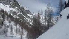 Valanga fuoripista sopra Courmayeur, i video del fronte nevoso e dei soccorsi