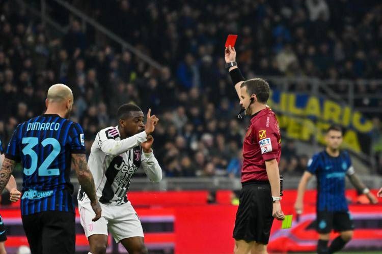 Inter-Juve, l'arbitro La Penna  e il cartellino rosso a Kalulu