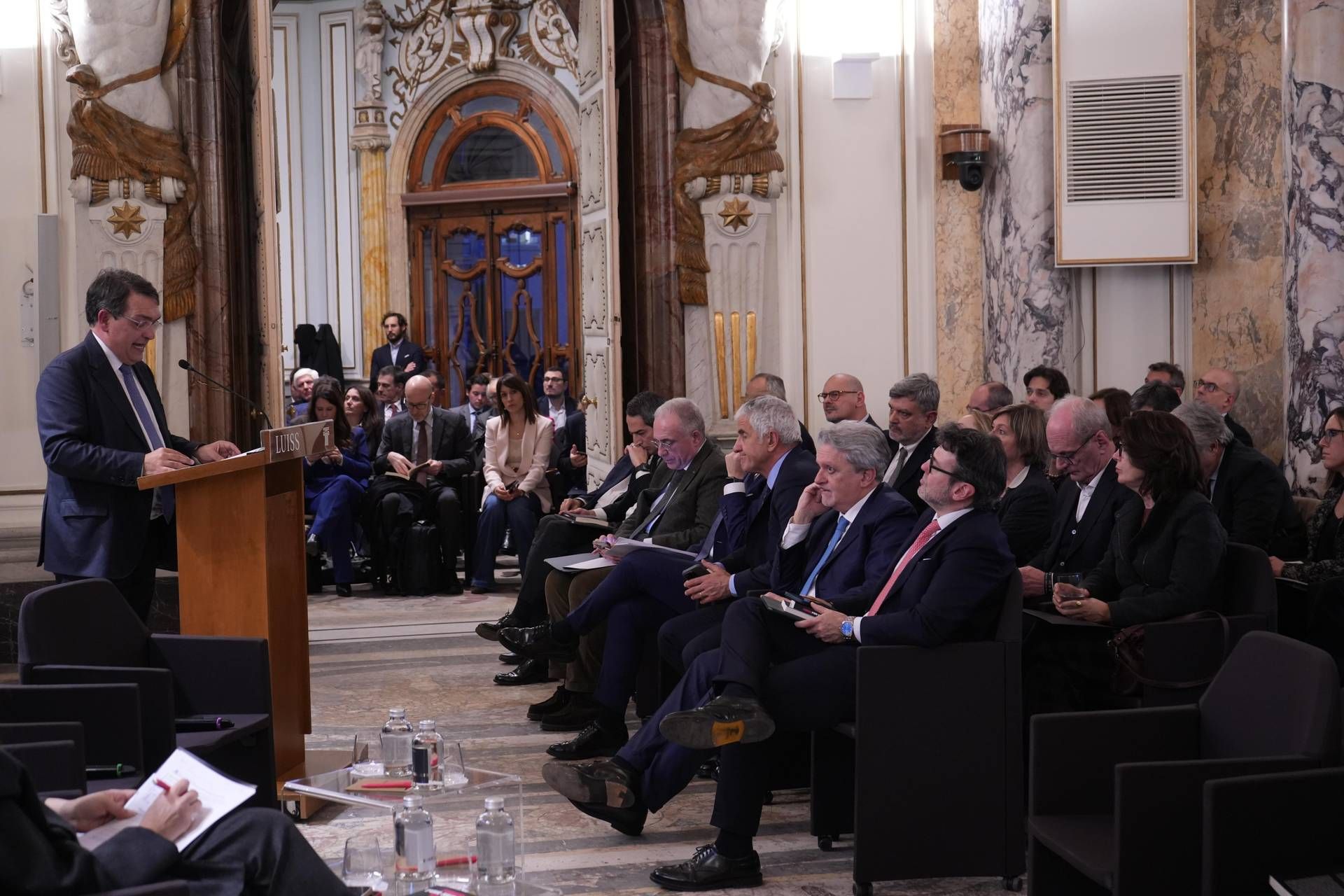 Tlc: ogni euro investito in fibra ottica genera 4,4 euro di pil