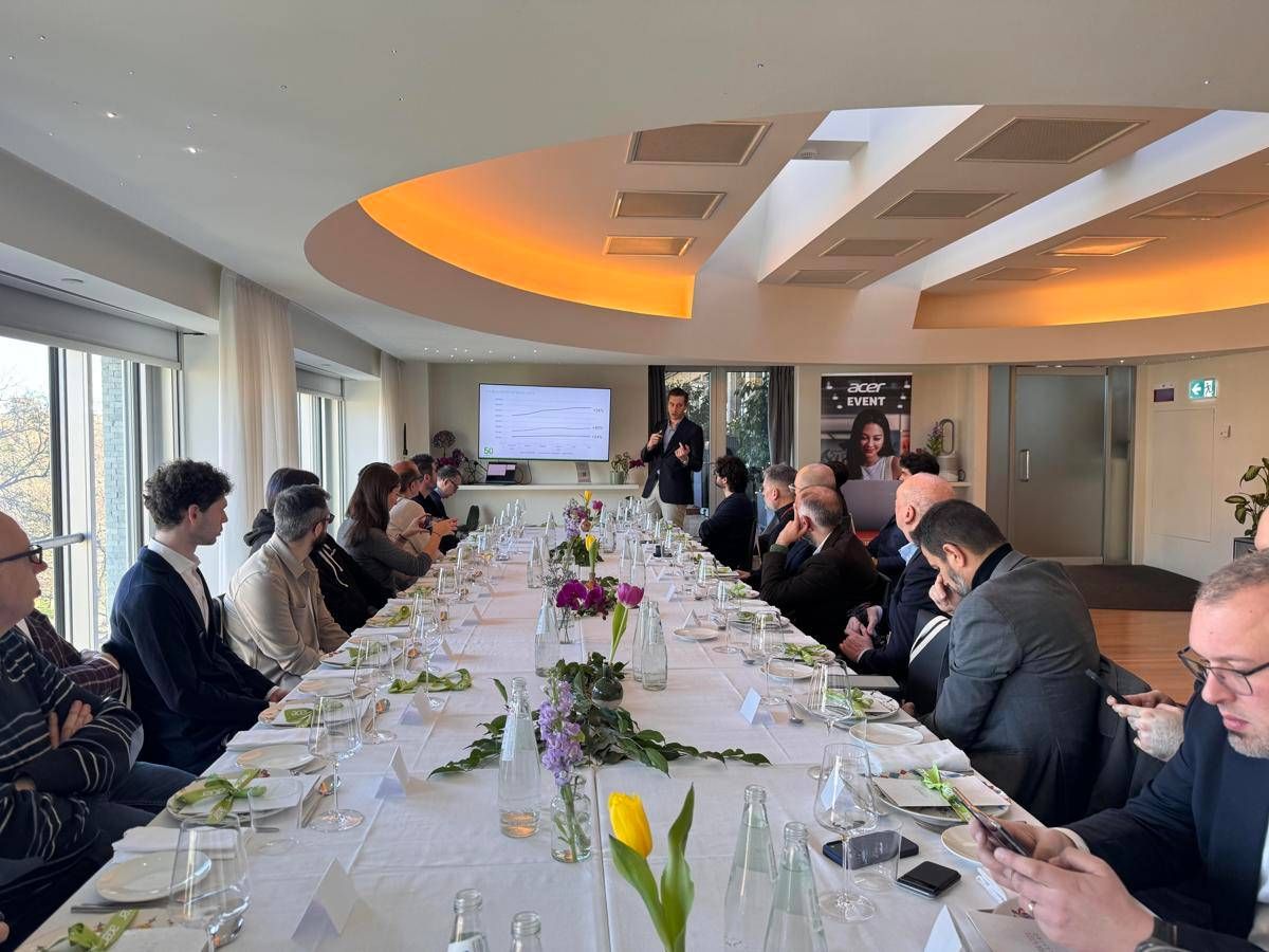 Acer festeggia 50 anni