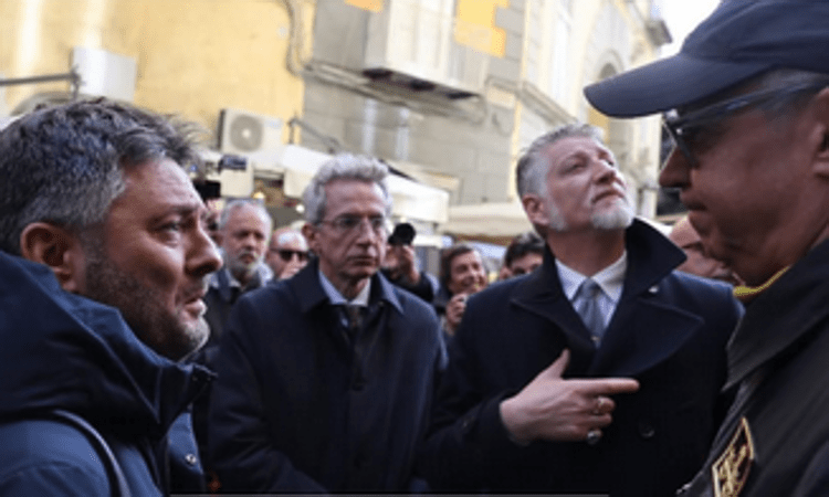 Incendio Sannazaro, Giuli in visita al teatro: 