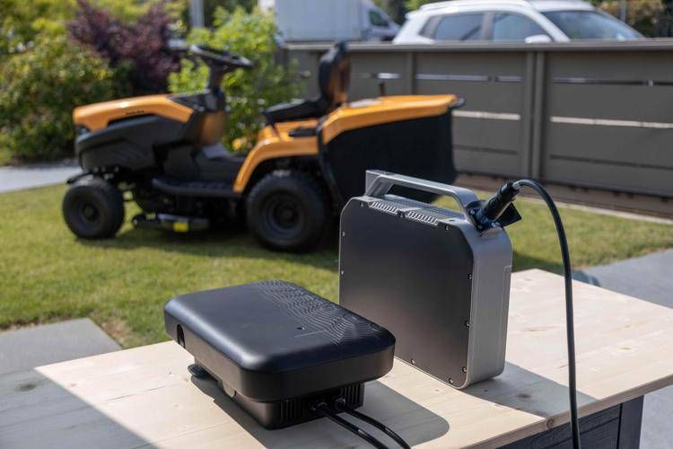 STIGA debutta nel segmento Professional: l'intelligenza artificiale al servizio del verde urbano