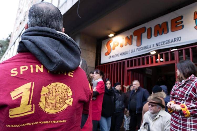 Manifestazione per lo Spin Time (Fotogramma/Ipa)