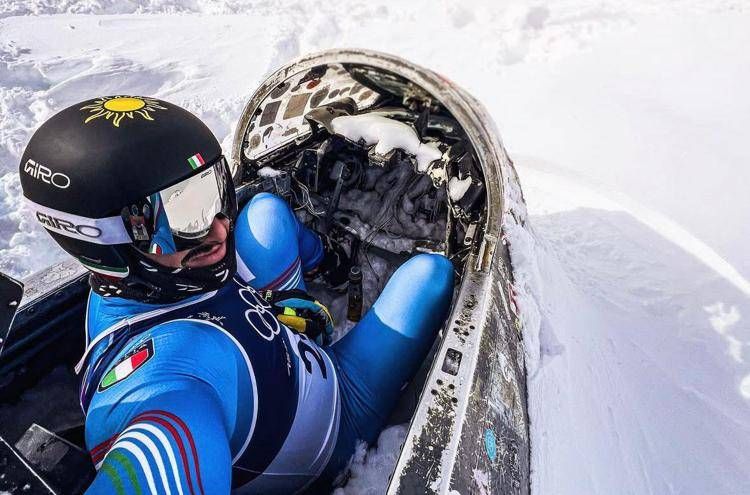 Federico Tomasoni e il casco per Matilde Lorenzi - Instagram @fedetoom