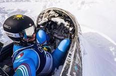 Federico Tomasoni e il casco per Matilde Lorenzi - Instagram @fedetoom