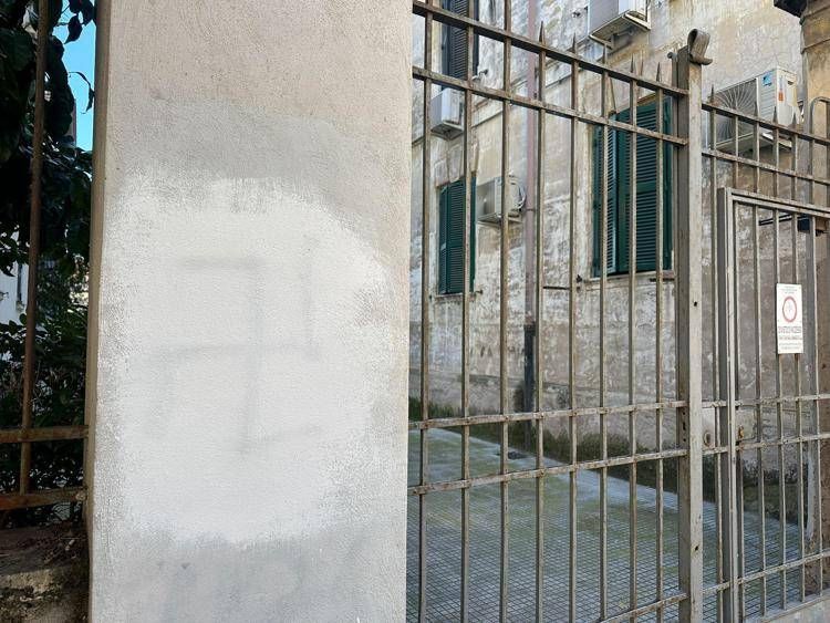 Svastica a Testaccio, Pd-Avs: 