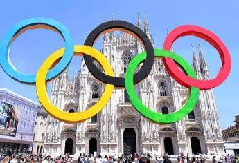 I cinque cerchi olimpici e il Duomo di Milano - Fotogramma/IPA