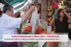 Tutti pazzi per i cibi locali, sempre più italiani fanno la spesa direttamente dai produttori