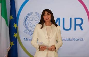 Università, Bernini: "Al via le lauree magistrali per infermieri più specializzati"