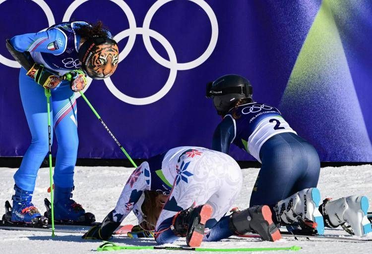 L'inchino di Sara Hector e Thea Louise Stjernesund a Federica Brignone