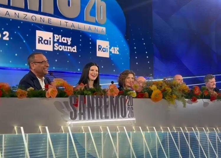 Sanremo, la prima conferenza stampa. Fiorello scherza con Conti: 