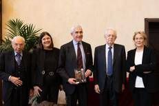 Casini ai giovani all'Università Cattolica, 'impegnatevi in politica'