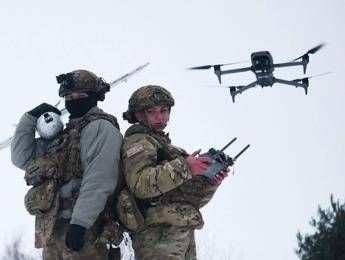 Soldatesse ucraine con droni - X.com/DefenceU