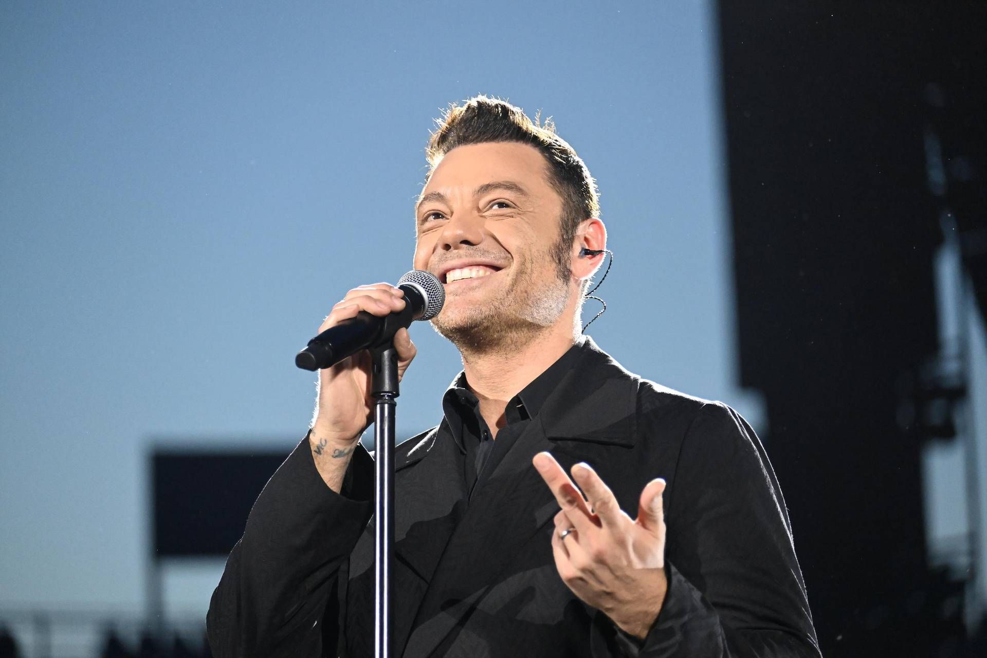 Sanremo 2026, Tiziano Ferro super ospite della prima serata: 25 anni di 'Xdono'