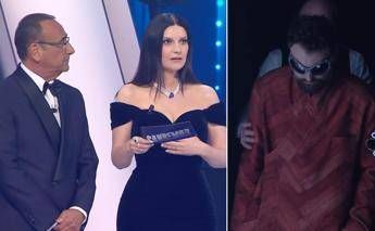 Sanremo, Laura Pausini interrotta dalle risate: Dargen D'Amico si 'autospoilera'