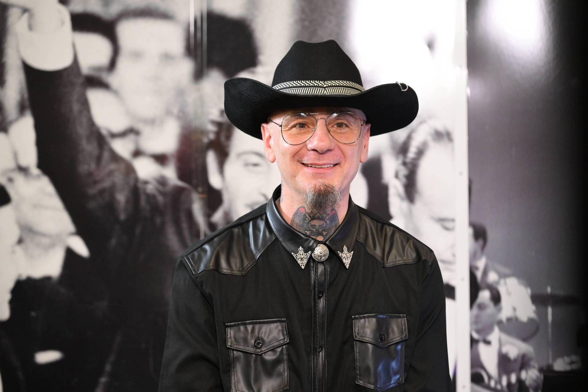 dagli Articoli 31 al rapporto con Fedez. Testo e significato del brano ‘Italia starter pack’