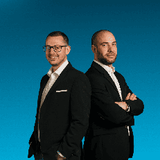 Algoritmo in comando: perché delegare la voce della tua azienda all'AI può indebolire il posizionamento