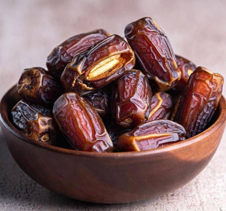 Una ciotola di datteri