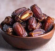 Una ciotola di datteri