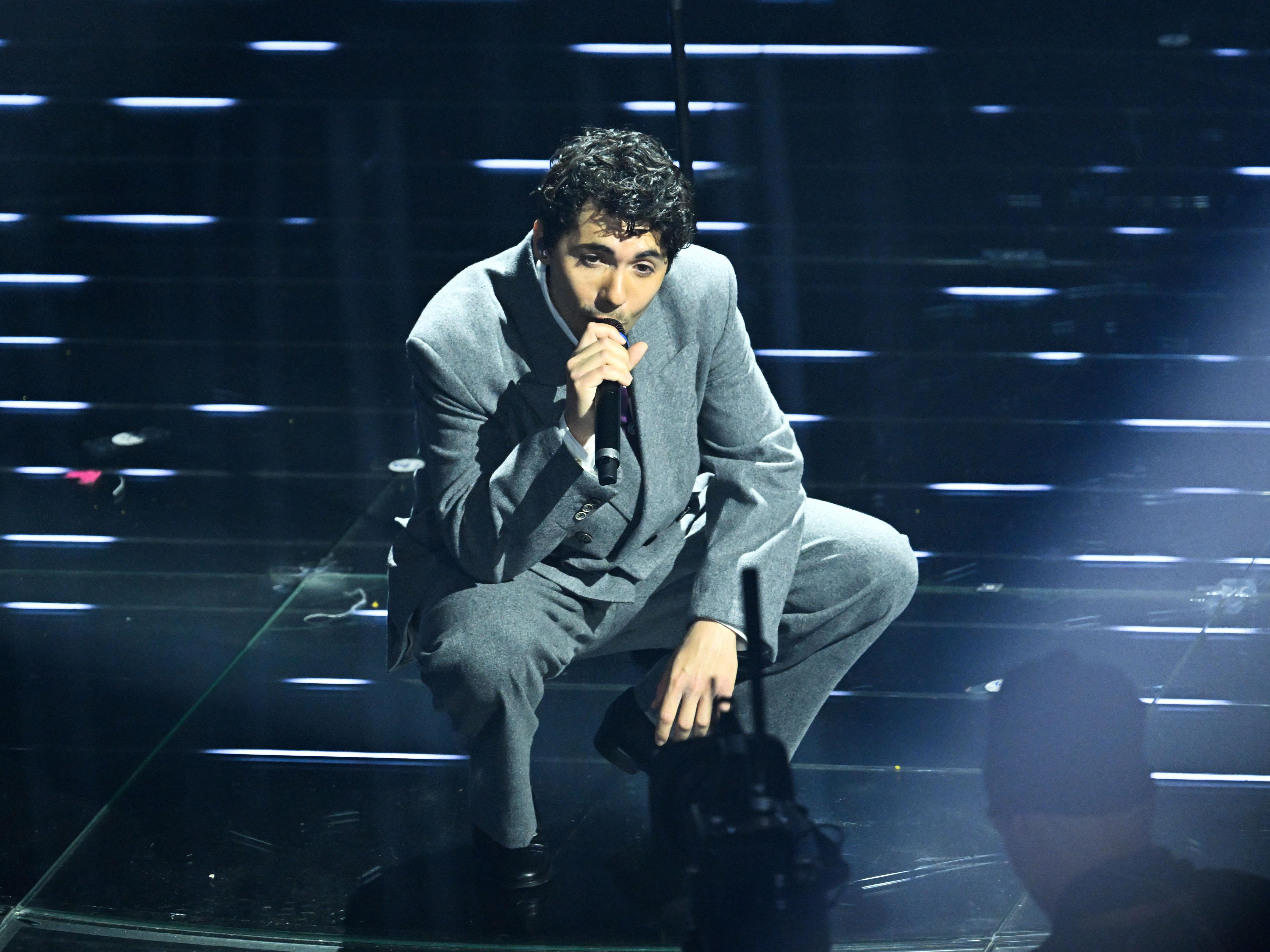 Sanremo 2026, Fulminacci kimdir. 'Aptal kötü şans' şarkısının sözleri ve anlamı
