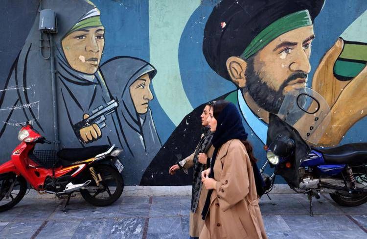 Iran, murales per le strade di Teheran - Fotogramma /Ipa