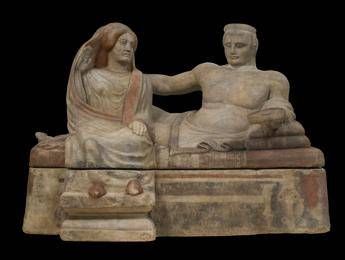 Restaurata l'urna etrusca del Bottarone