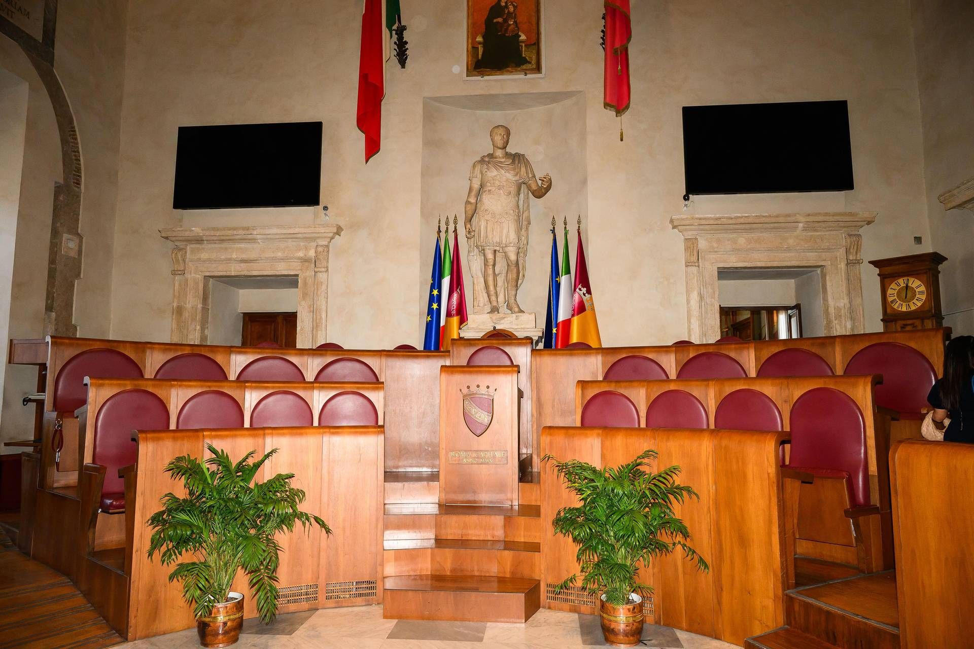 2 Mart'ta Campidoglio'da eski bakan Bianchi'nin Amato, Belloni ve Mons ile birlikte kitabının sunumu. Paglia