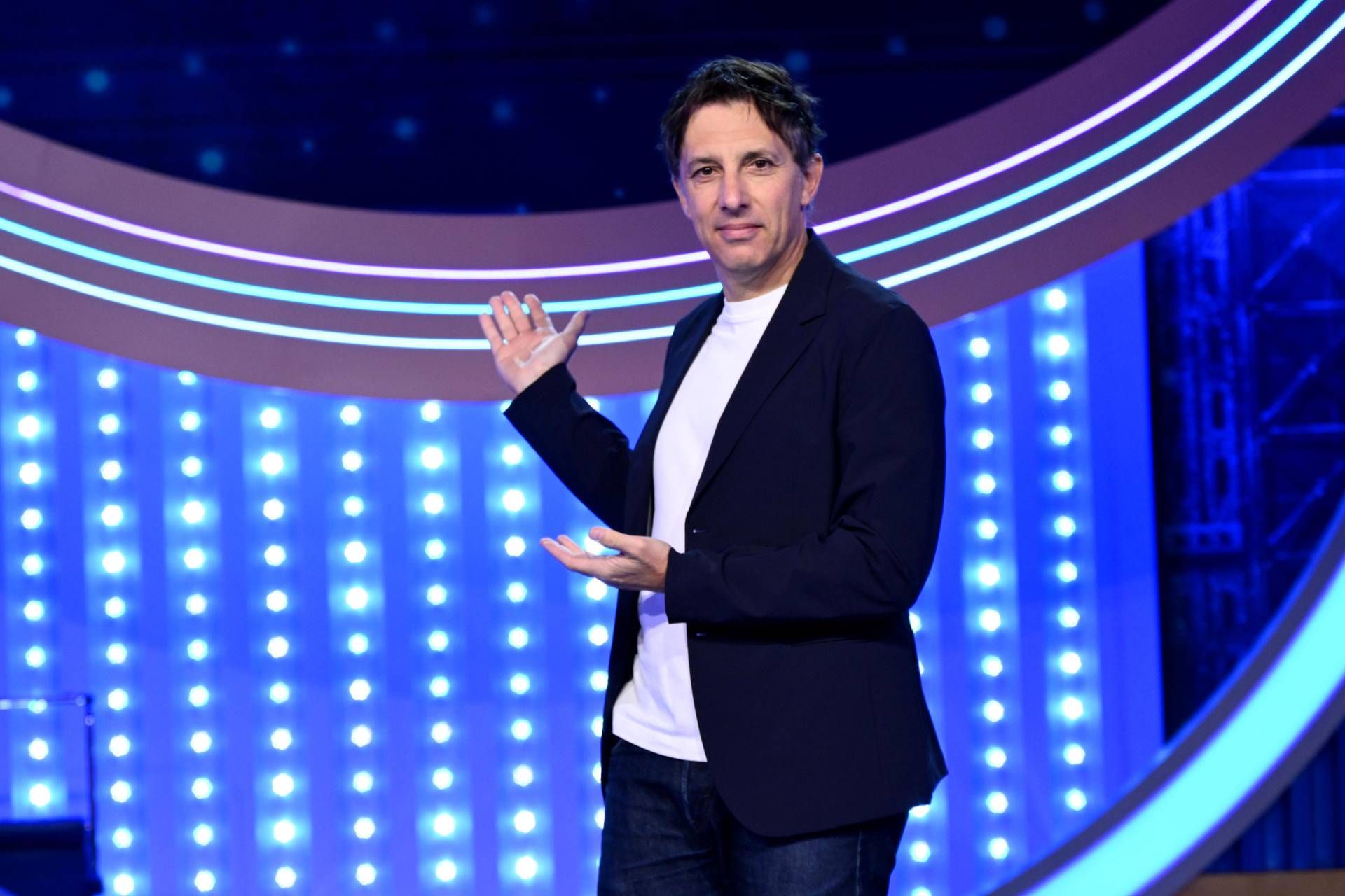 Sanremo 2026, co-conduttore Ubaldo Pantani: chi è l'imitatore di Lapo Elkann