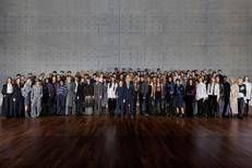 I look della sfilata a/1 2026-27 di Emporio Armani