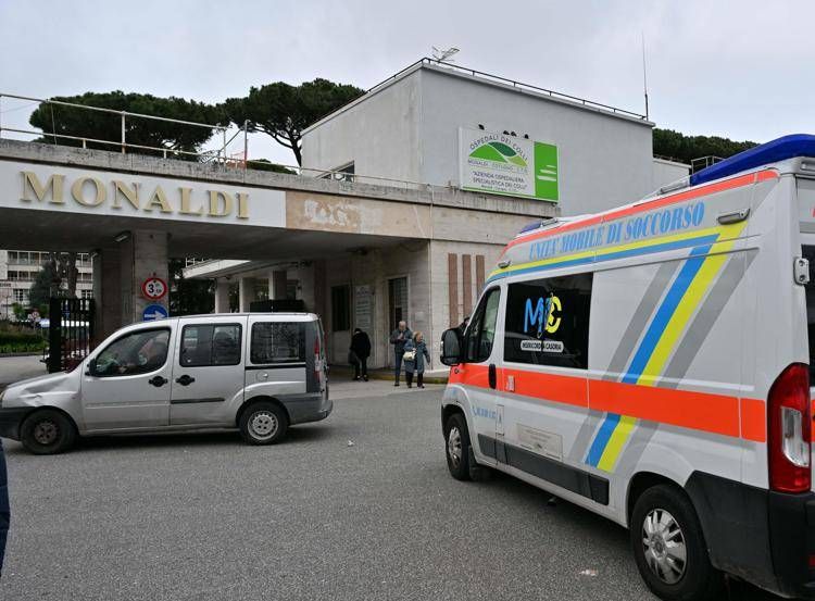 L'ospedale Monaldi di Napoli (Fotogramma)