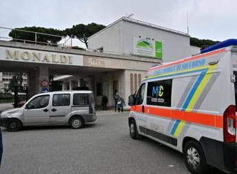L'ospedale Monaldi di Napoli (Fotogramma)