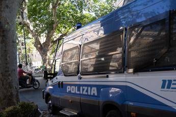 Camionetta polizia davanti ambasciata Usa a Roma (Fotogramma/Ipa)