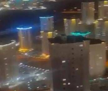 Teheran si illumina nella notte