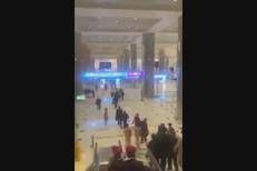 Dubai, Iran colpisce aeroporto con attacco di droni - Video