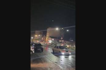 Iran, cortei dopo morte di Khamenei: statua abbattuta - Video