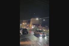 Iran, cortei dopo morte di Khamenei: statua abbattuta - Video