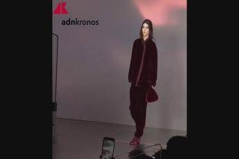 Brano inedito di Mina chiude la sfilata di Giorgio Armani - Video