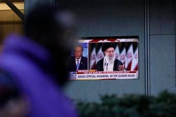 Iran conferma morte Khamenei, è giallo su ex presidente Ahmadinejad. Tre soldati Usa vittime nell'attacco
