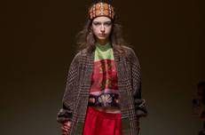 Un look in passerella da Hui Milano