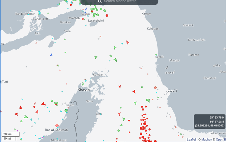 Iran, centinaia di petroliere ferme allo Stretto di Hormuz