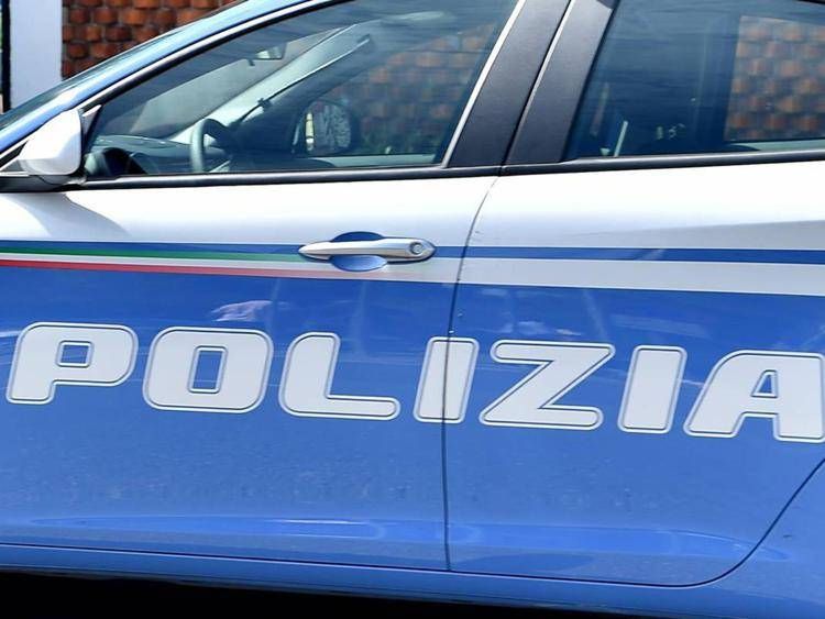 Auto della polizia - FOTOGRAMMA