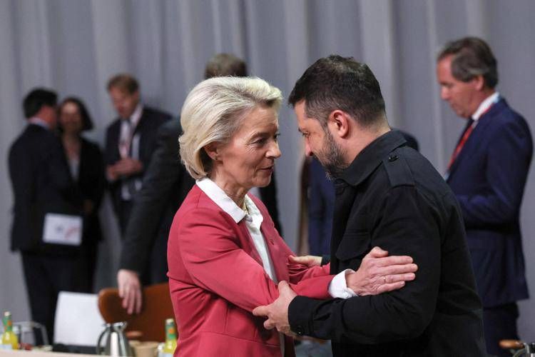 Ursula von der Leyen e Volodymyr Zelensky - Fotogramma /ipa